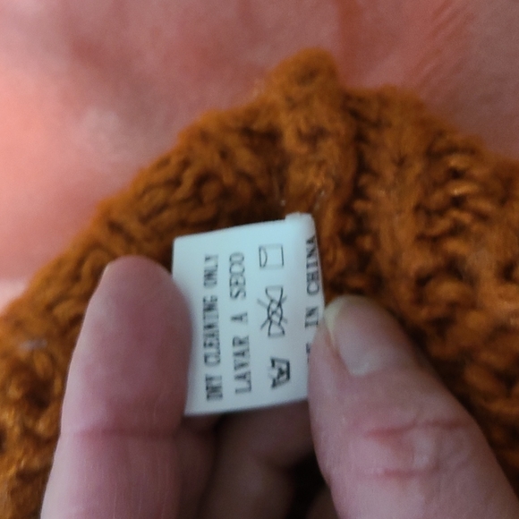 Sweater - Picture 5 of 6